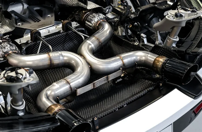 AWE Tuning Performance Exhaust for McLaren 720S – Diamond Black Tips (3010-33050)