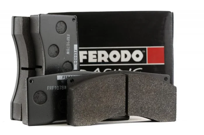 Ferodo DS2500 Brake Pads – Front | 2015-2017 Ford Mustang Shelby GT350 (FCP4835H)