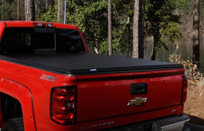 Lund 88-99 Chevy C1500 Fleetside (8ft. Bed) Hard Fold Tonneau Cover – Black